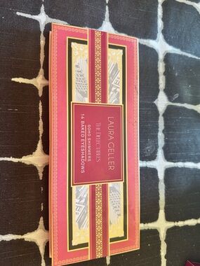 Laura Geller - The Delectables - 14 Baked Eyeshadows in beautiful hues!